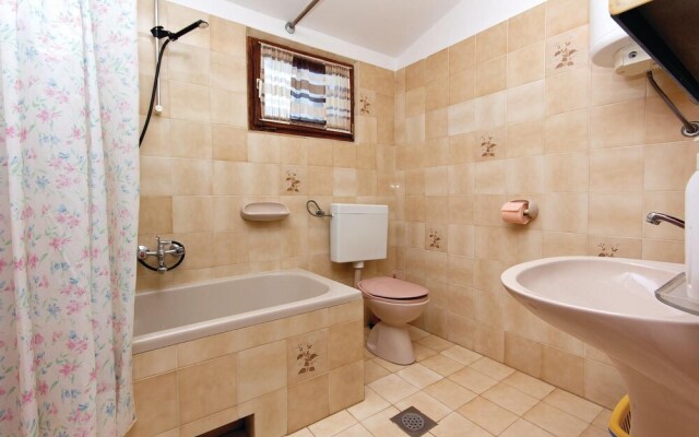 Stunning Home in Pula With Wifi and 2 Bedrooms