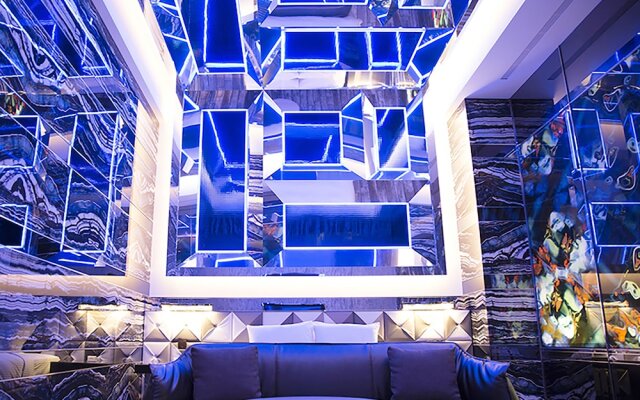 Royal Group Motel Feng Shan Branch