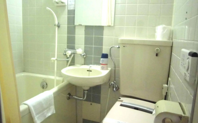 Sunshine Hotel – Bathroom – Shingu