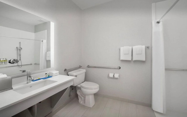 Holiday Inn Express Hotel & Suites Lander by IHG