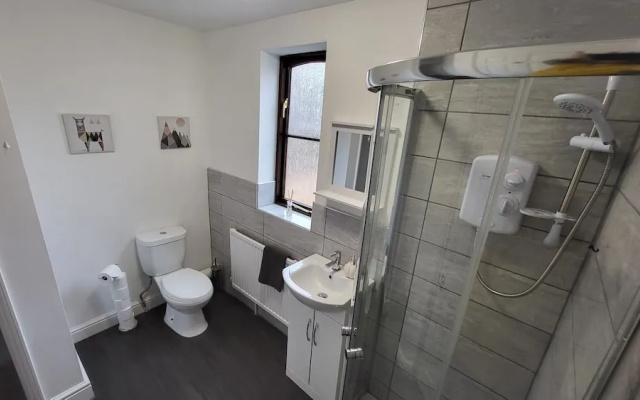Heart of Lincoln City, 3 Bedrooms, Sleeps 4 Guests