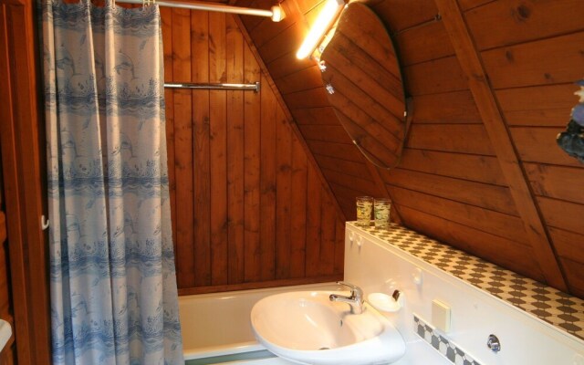 Wooden chalet with oven, in Oberharz near a lake
