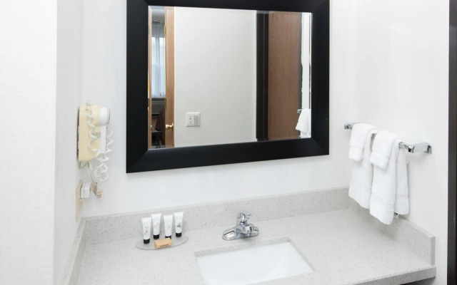 Red Lion Inn & Suites Auburn