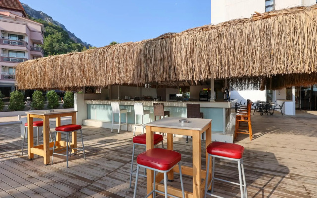 Faros Premium Beach Hotel