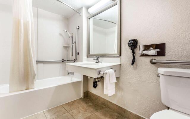Quality Inn & Suites Airport