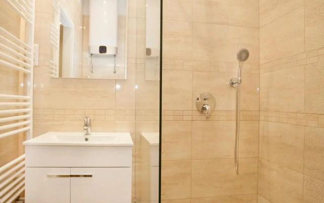 Robinia Apartment