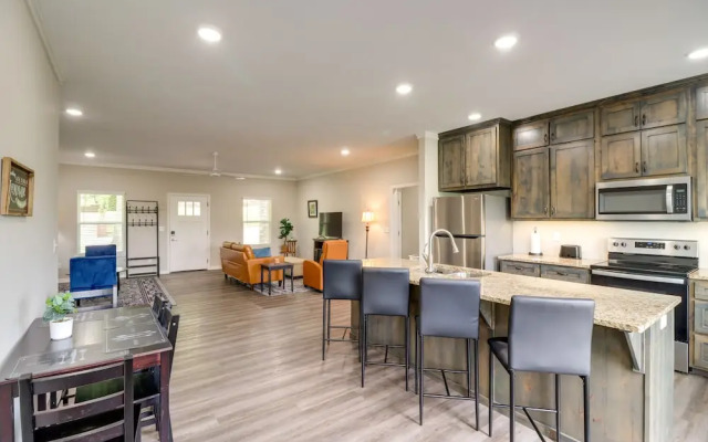 Quaint Harrison Home 2 Mi to Downtown!