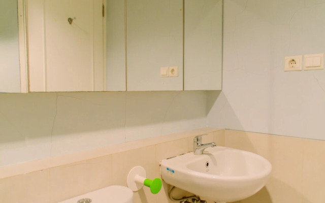 Fancy and Nice 1BR Apartment at Silkwood Residence