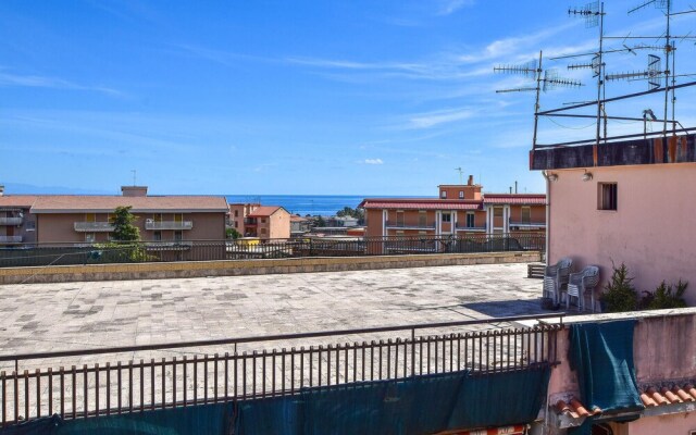 Stunning Apartment in Giarre With Wifi and 2 Bedrooms