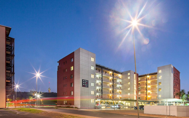 uSHAKA WATERFRONT - LUXURIOUS LAVISH LOOKER