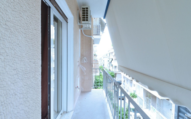 A modern and neoclassical apartment