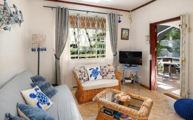 Lovely 3 bedroom beach house on a sandy beach