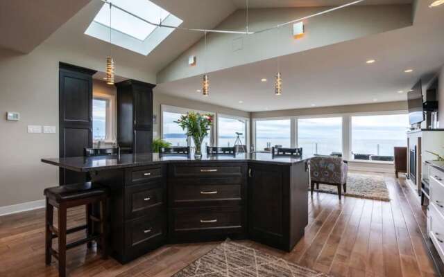 *10 Mile Point Stunning Oceanfront