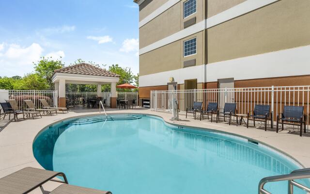 Candlewood Suites Destin-Sandestin, an IHG Hotel