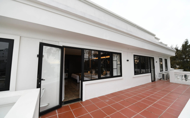 CoTo Starlight Boutique Hotel