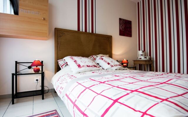 Holiday Home in Froidchapelle With Garden