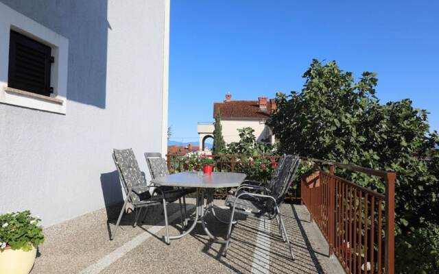 Comfortable Apartment With Terrace Near the Beach