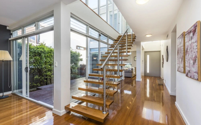 Sydney Seaside Contemporary Executive Living