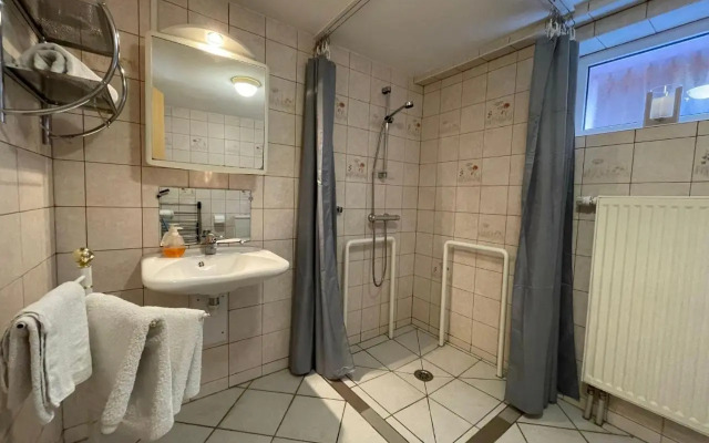 Residence Jaune Et Rose