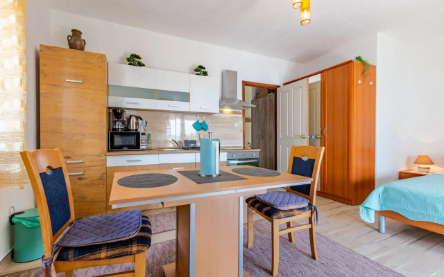 Mare-More studio w balcony and beach front and view