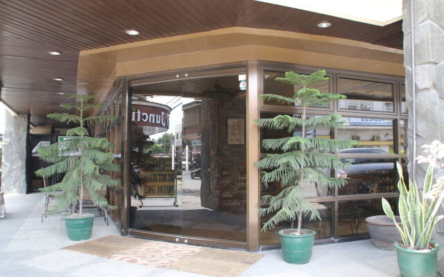 Roxas President's Inn