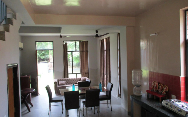 Ganga Kutir Oak Villa on Raichak