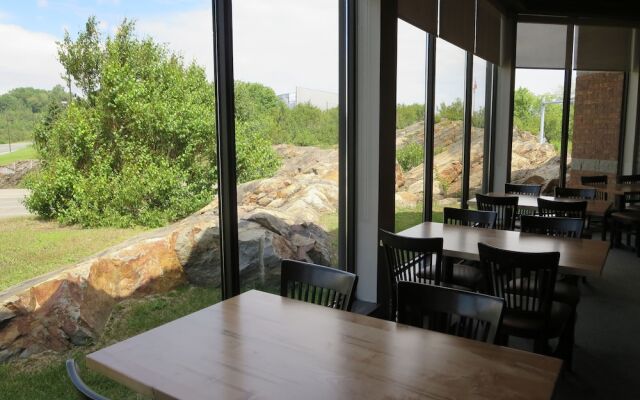 Travelway Inn Sudbury