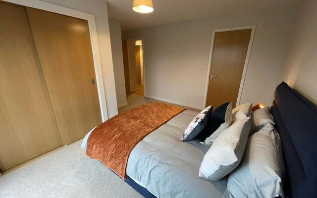 Stunning 2-bed Apartment in Bristol With Parking