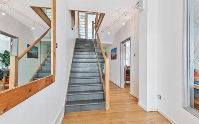 Sunshine Central House | Large luxury group house | Roof terrace | Fast Wifi
