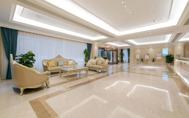 Vienna International Hotel (Causeway Bay Plaza Honggutan Center Nanchang)