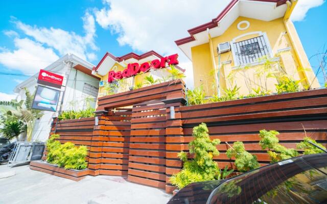 RedDoorz Plus @ A Santos Road Angeles City