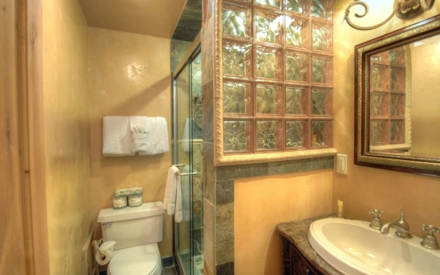 127 Ridgepoint 3 Bedroom Townhouse by RedAwning