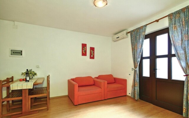 Awesome Home in Tar-vabriga With Wifi and 1 Bedrooms