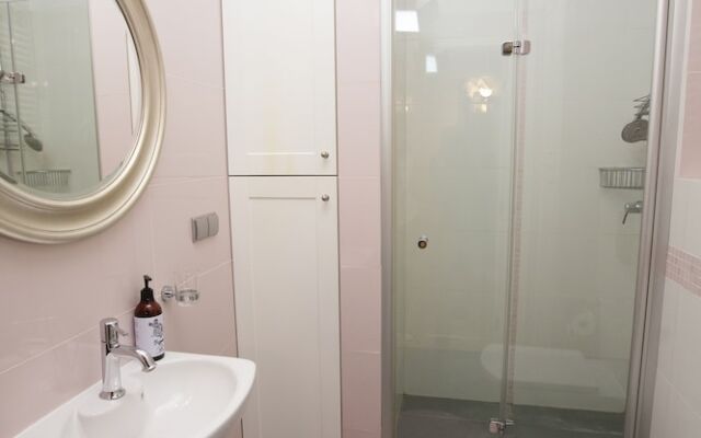 Warsaw Concierge Vistula Apartment