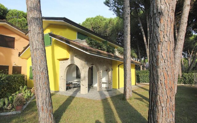 Villa Yellow