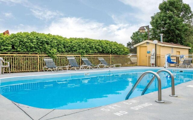 Econo Lodge Norwalk