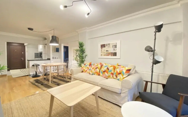 Charming and Central Flat With Balcony in Beyoglu