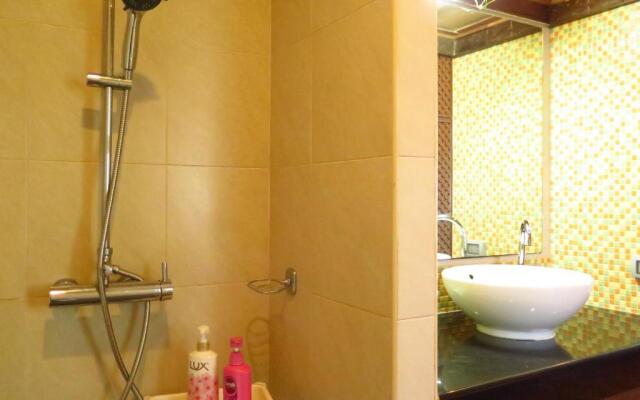 6-39 - 2 Bdr Condo With Balcony and Shared Pool