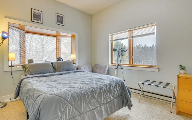 Walk to Mount Snow Resort: Unit w/ Pool & Hot Tubs