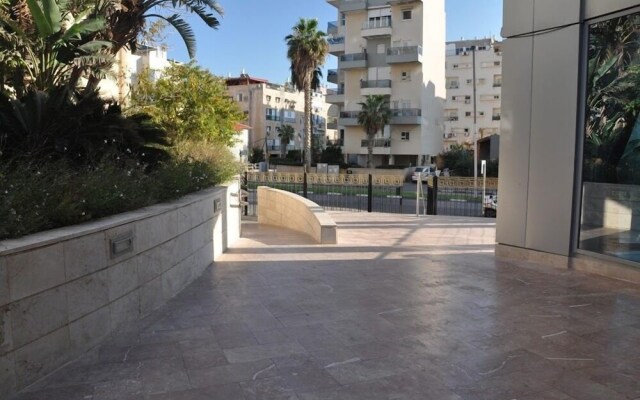 Isra Home Luxury Apartment with Sea View