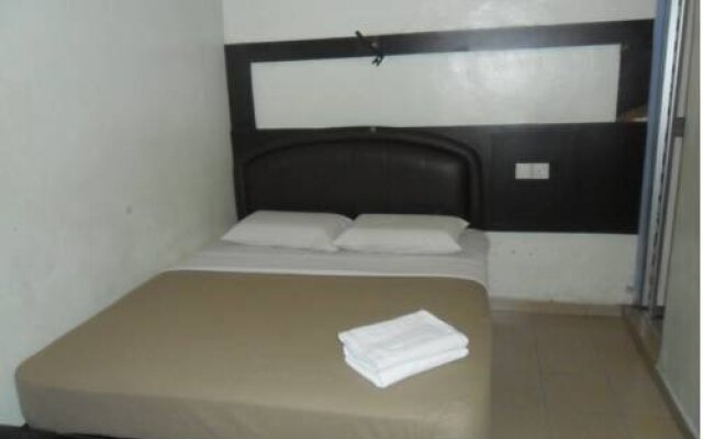 Golden Leaf Hotel @ Taman University