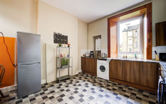 Perfectly Situated Glasgow 2 Bed Apartment