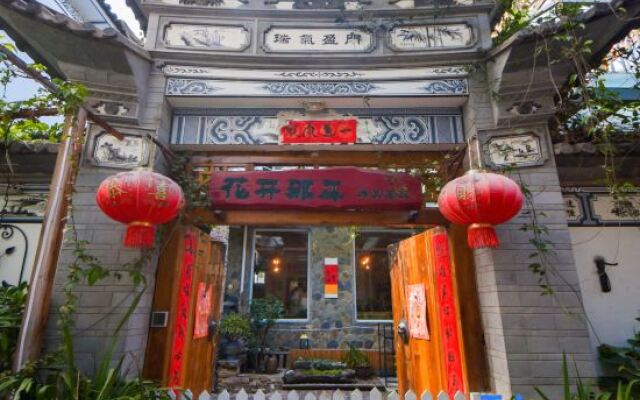 DaLi·Flowers bloom that year raditional garden experience homestay (Ancient City Branch)
