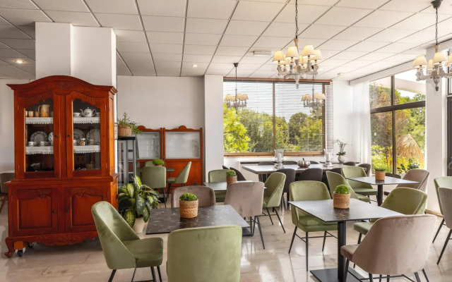 Stephanos Hotel Apts