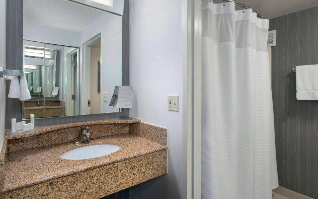 Courtyard by Marriott Newark Elizabeth