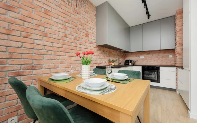 Green Apartment with Parking by Renters