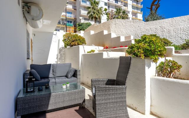 Beachside Apartment with Garden Ref 89