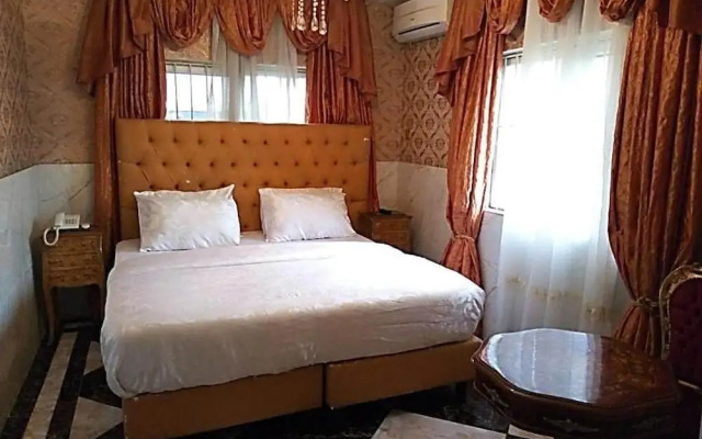 Grand Emperor Hotel