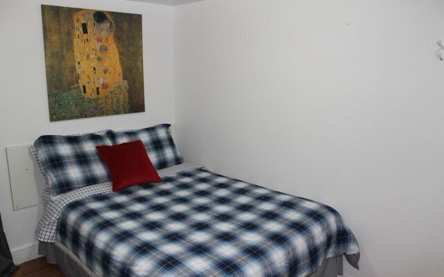 Adib Apartments - 224 Woodroffe Ave, Unit 4 (Basement)