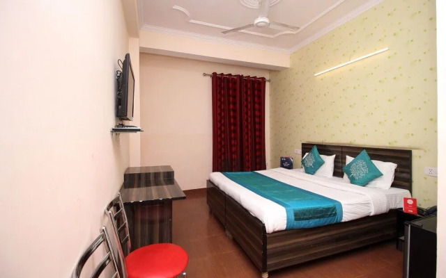 Hotel City Rooms Greater Noida by OYO Rooms